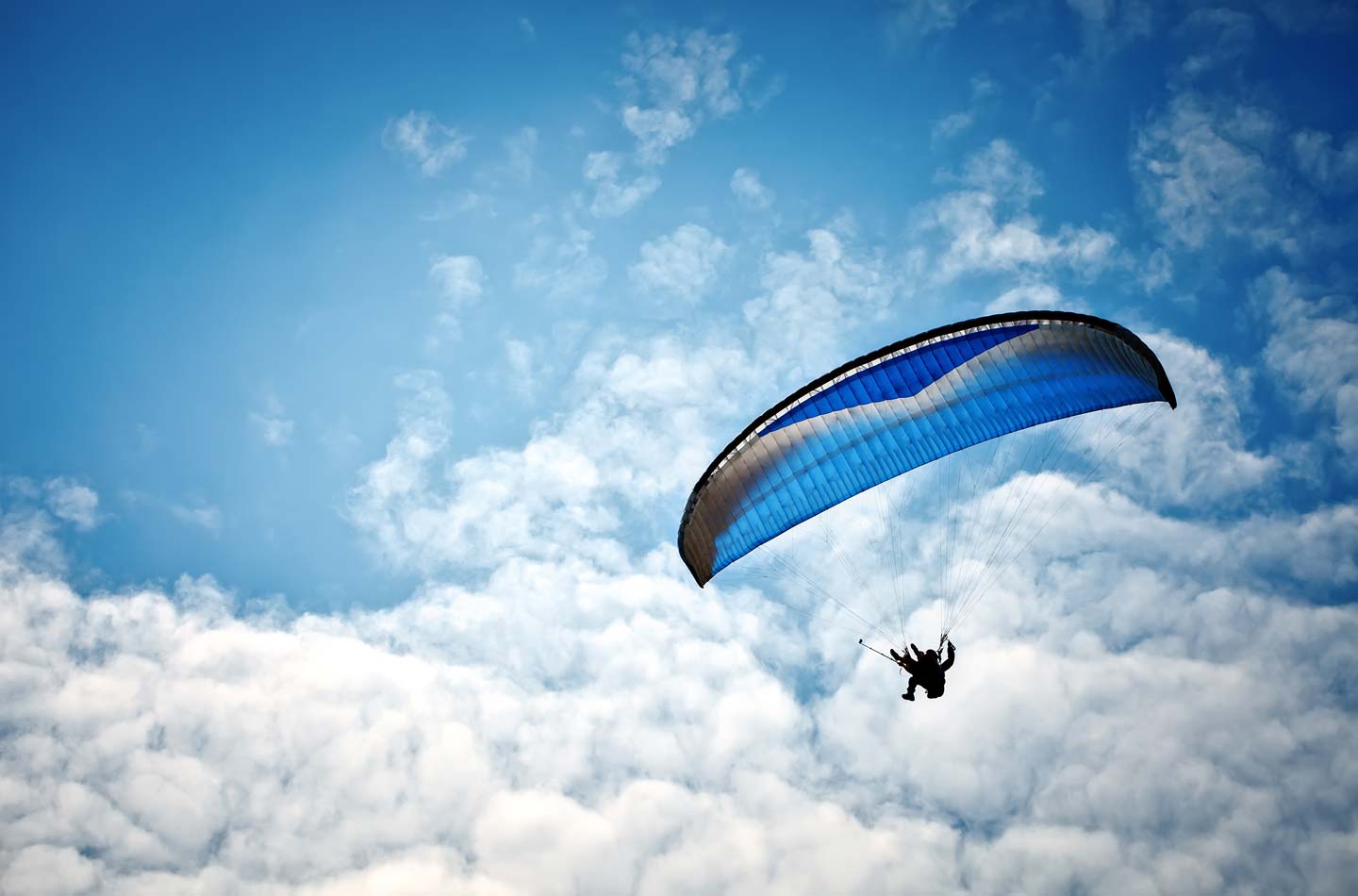 Paragliding beste Orte in Deutschland: Paraglider in der Luft