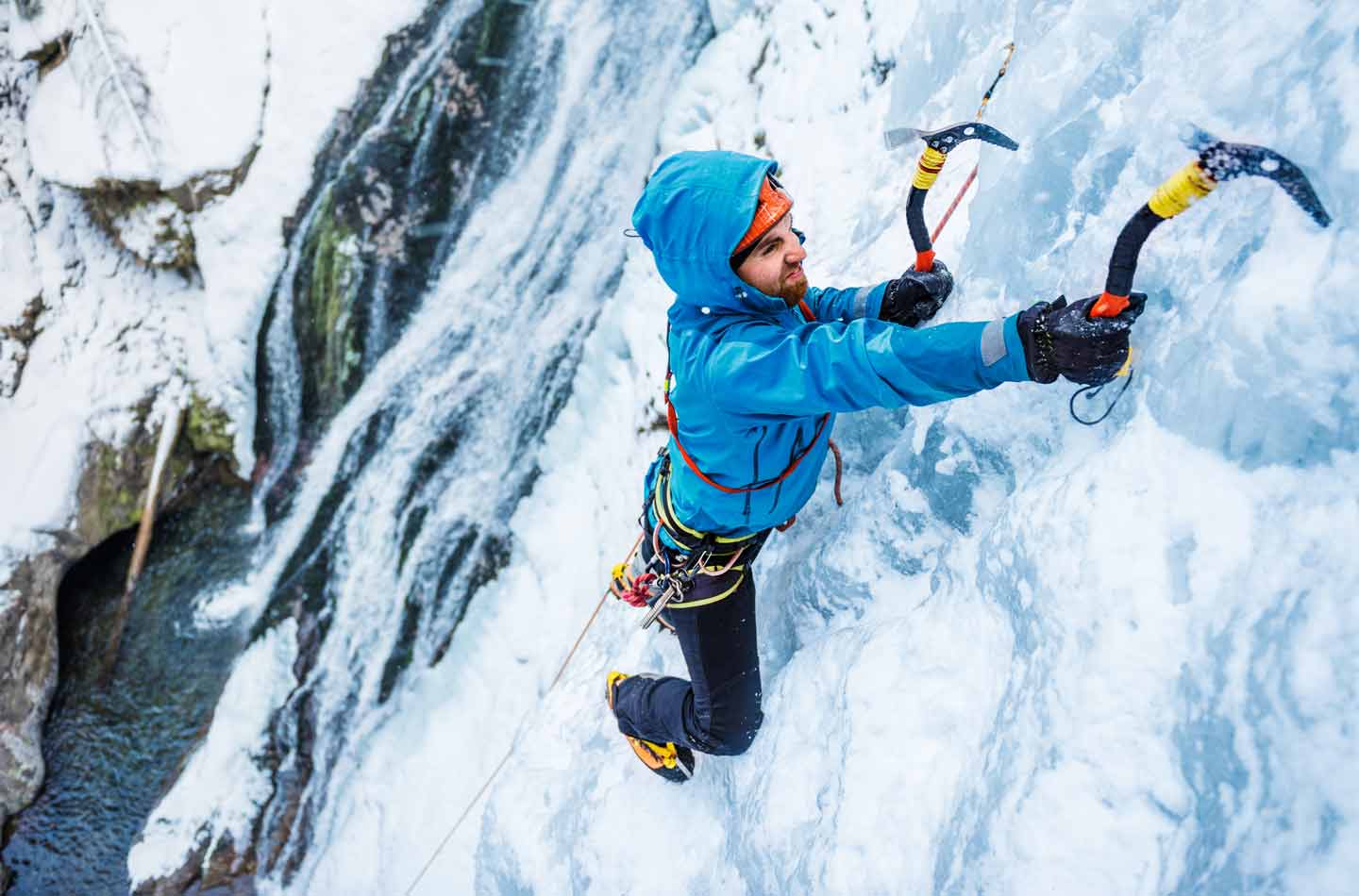 Extremsport Eisklettern: Klettern am Eisberg