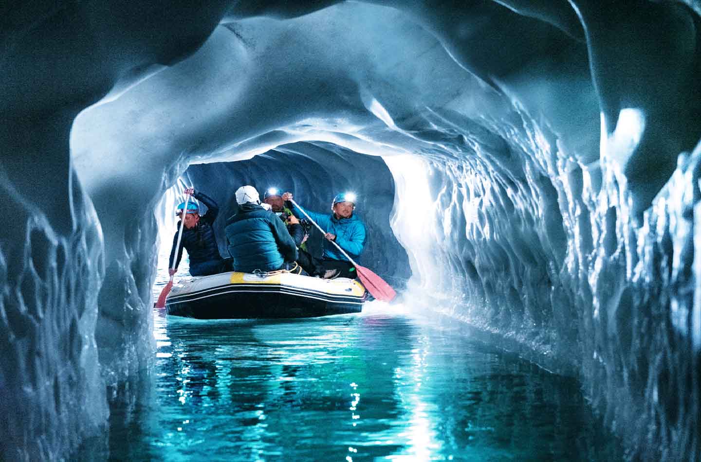 Winteraktivitäten im Eis beim Hintertuxer Gletscher