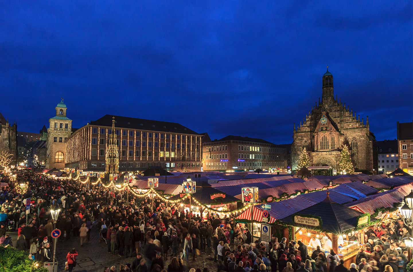 Nürnberger Christkindlesmarkt beleuchtet
