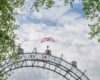 Der weltweit erste Gleitschirmflug vom Wiener Riesenrad!