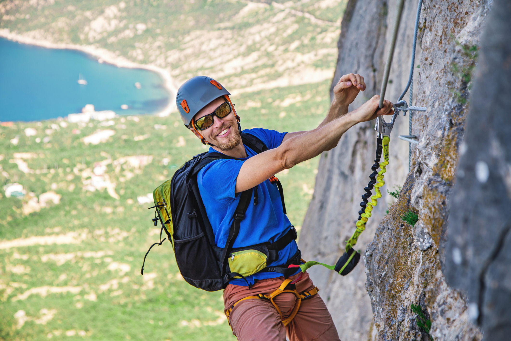 Geschenke zum Vatertag: Klettern an der Steilwand bringen besondere Freuden voller Adrenalin!