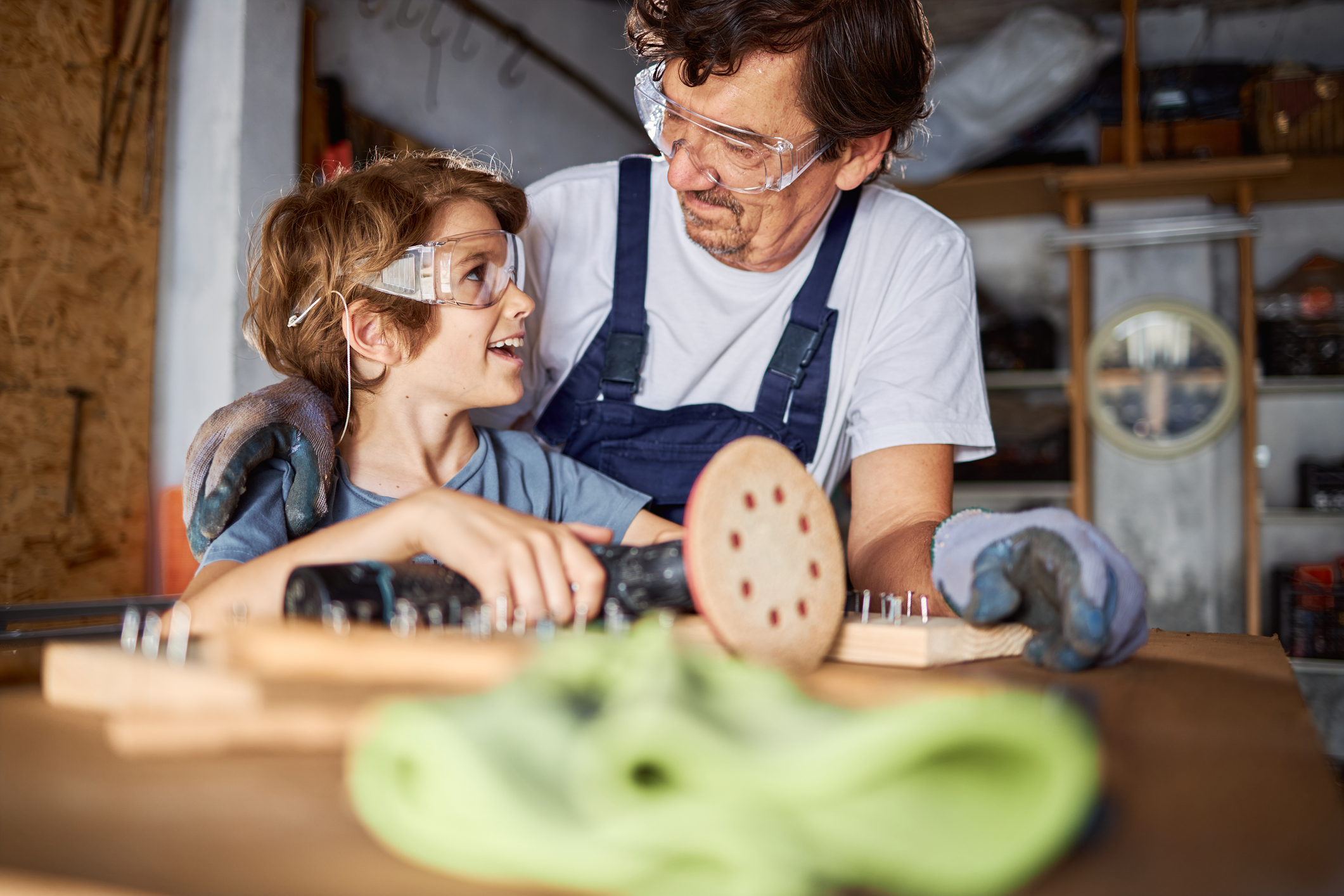 Gemeinsame Werkprojekte sind die besten Geschenke zum Vatertag!