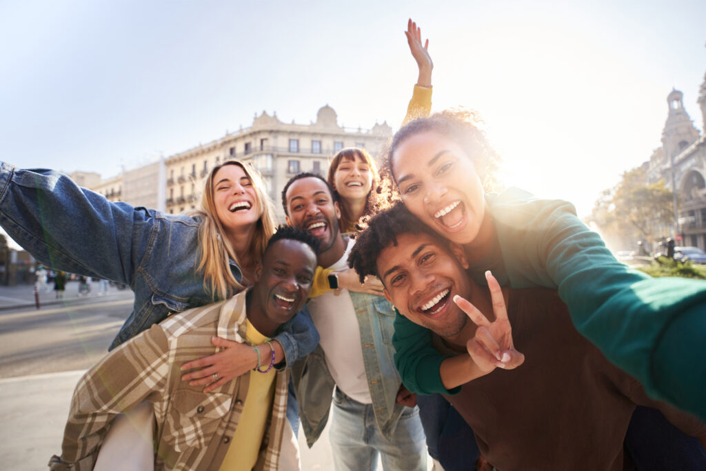 Freundesgruppe macht ein Selfie