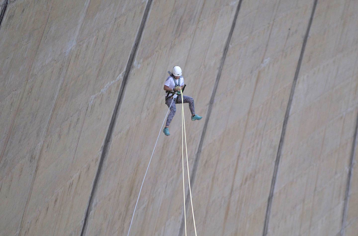 Giant Swing an einem Staudamm