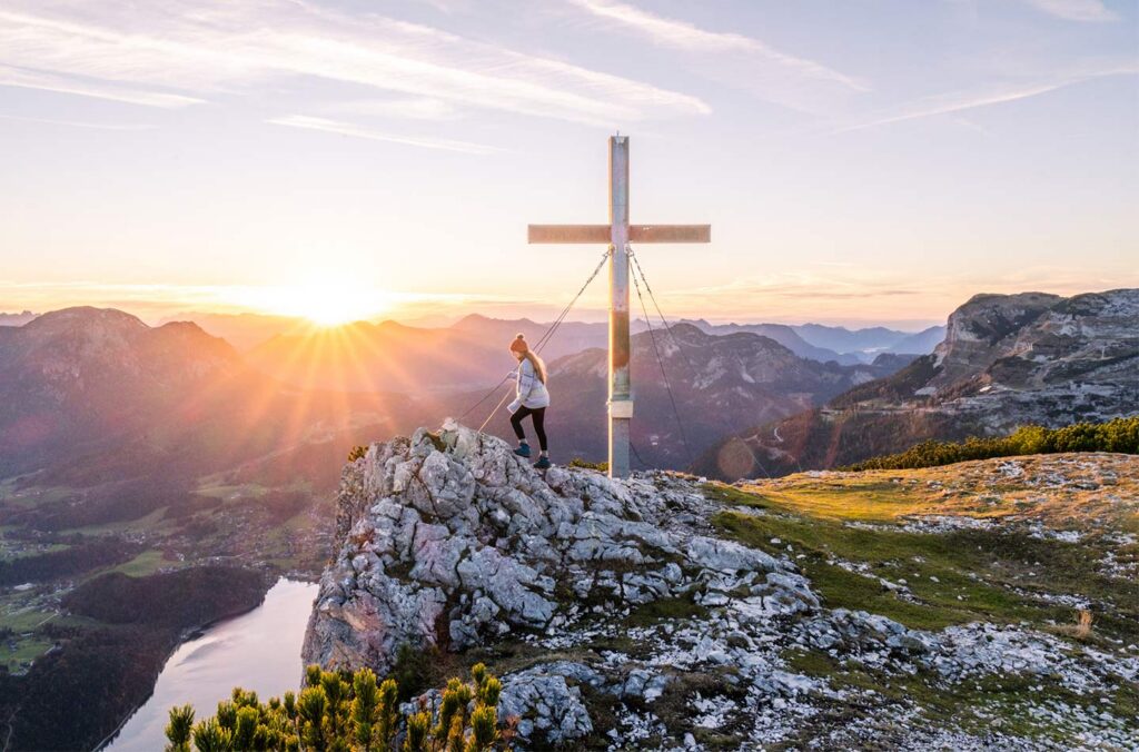 Gipfel mit Gipfelkreuz im Allgäu