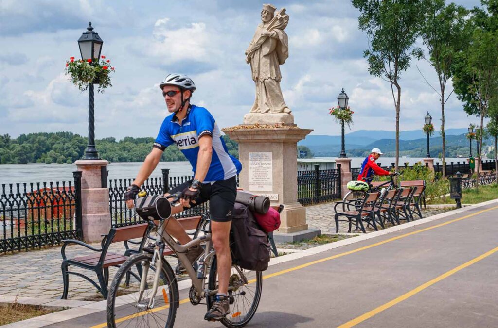 Radfahren auf dem Donauradweg