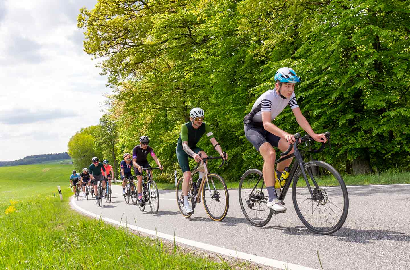 Fahrradfahrer auf der Landstraße