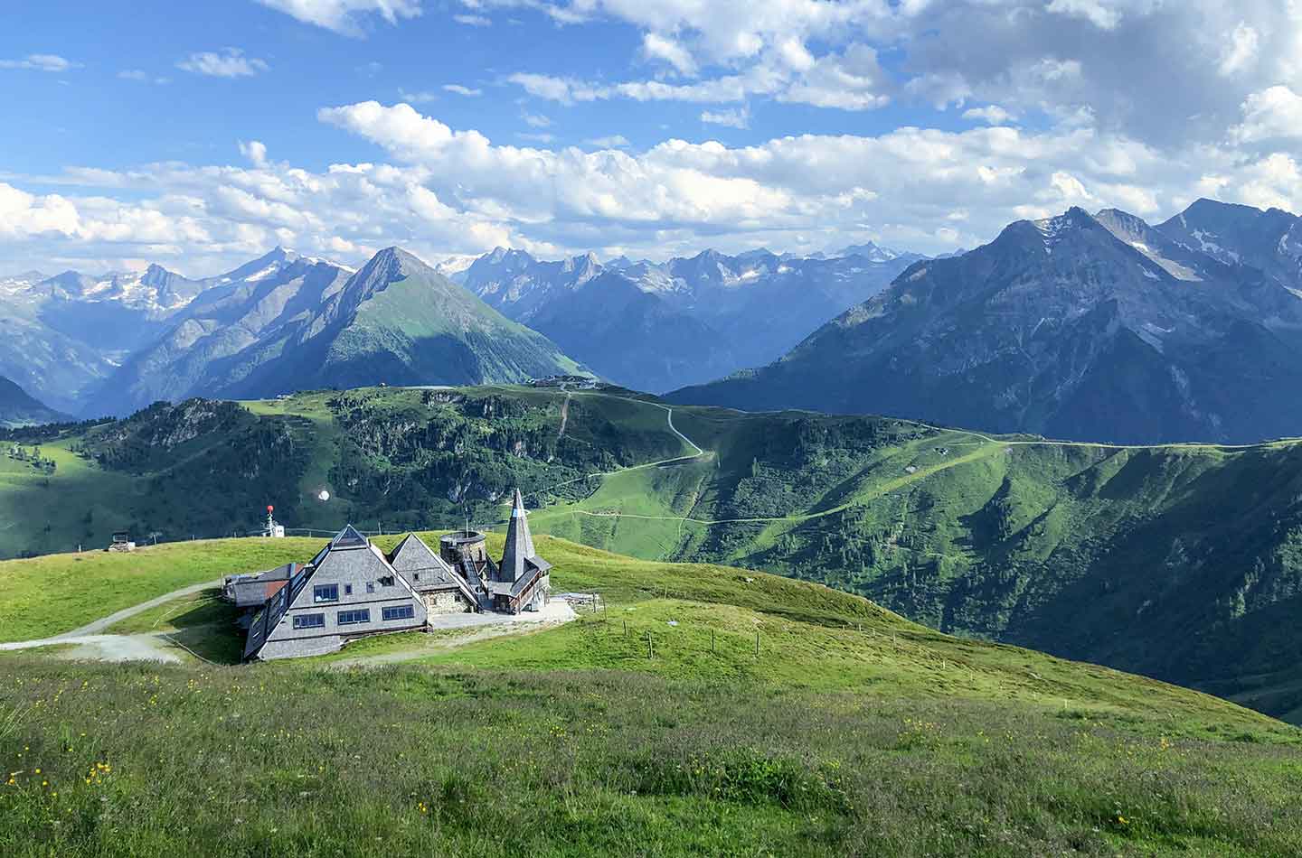 Schneekarhütte in der Schweiz